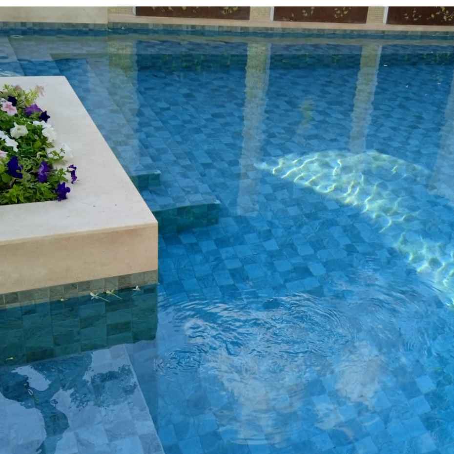 Beautiful pool made with Alpine Green 100 × 100 Mosaic Pool tiles.