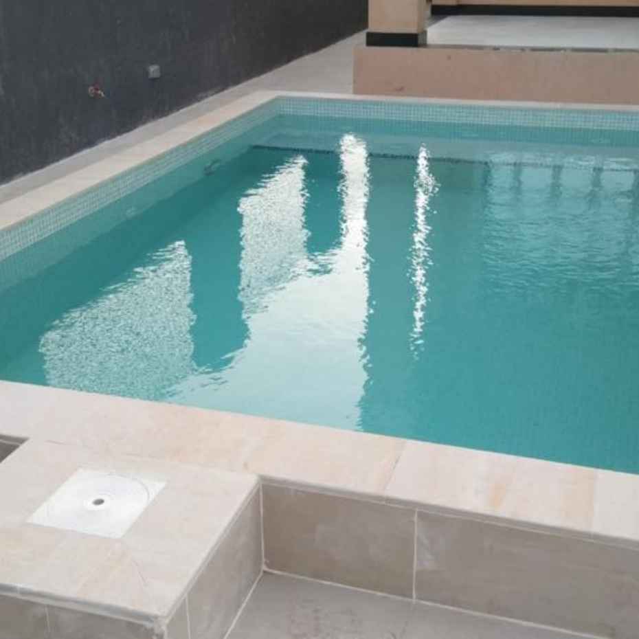 Plunge Pool With EGM-201 Light Green Glass Mosaic Pool Tile